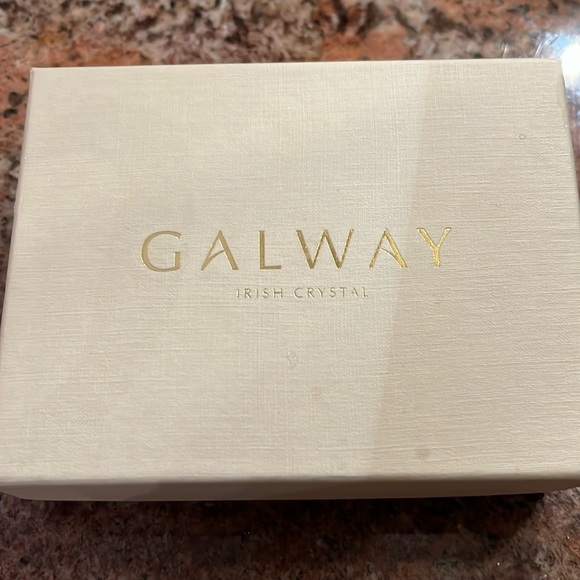 NIB Galway Small Irish Crystal Mantle Clock - Picture 2 of 5